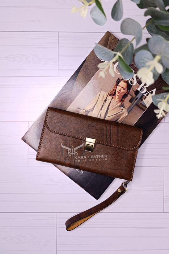 فندقی دست رنگ تیره